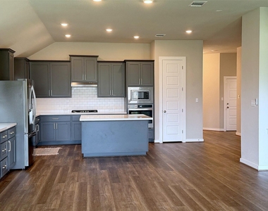 150 Patrick Herndon Dr - Photo Thumbnail 9
