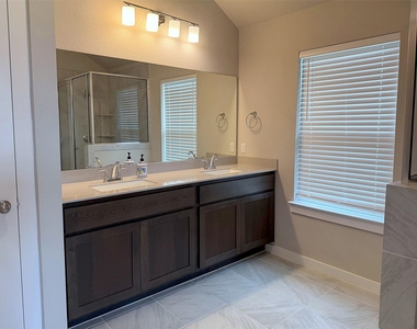 150 Patrick Herndon Dr - Photo Thumbnail 12