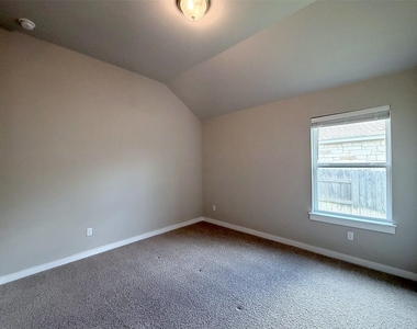 150 Patrick Herndon Dr - Photo Thumbnail 16