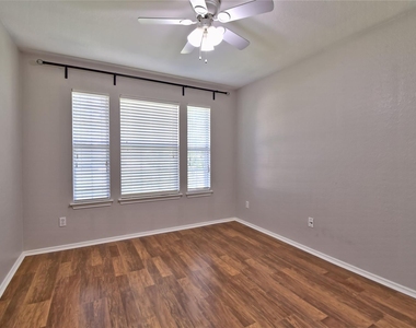 807 Wild Petunia Way - Photo Thumbnail 10