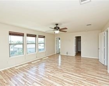 1220 Apollo Cir - Photo Thumbnail 15