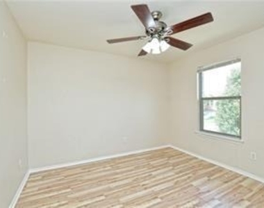 1220 Apollo Cir - Photo Thumbnail 20