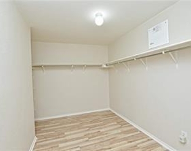 1220 Apollo Cir - Photo Thumbnail 16