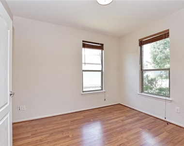 1220 Apollo Cir - Photo Thumbnail 4