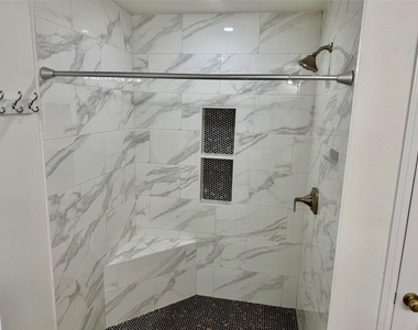 11210 Kingsgate Dr - Photo Thumbnail 17