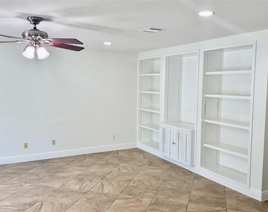 11210 Kingsgate Dr - Photo Thumbnail 6
