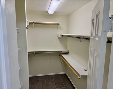 11210 Kingsgate Dr - Photo Thumbnail 18