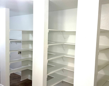11210 Kingsgate Dr - Photo Thumbnail 11