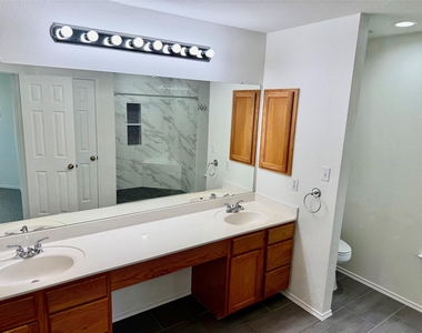 11210 Kingsgate Dr - Photo Thumbnail 16