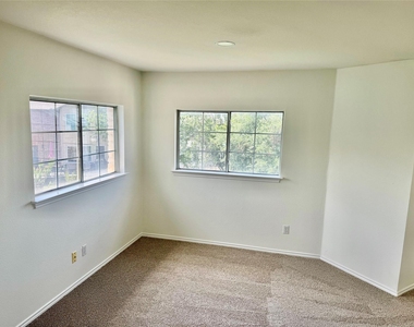 11210 Kingsgate Dr - Photo Thumbnail 14