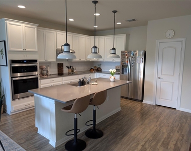 511 Hoot Owl Ln S - Photo Thumbnail 4