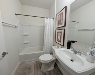 511 Hoot Owl Ln S - Photo Thumbnail 18