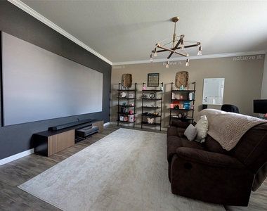 511 Hoot Owl Ln S - Photo Thumbnail 3