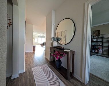 511 Hoot Owl Ln S - Photo Thumbnail 1