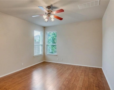 1821 Golden Arrow Ave - Photo Thumbnail 12
