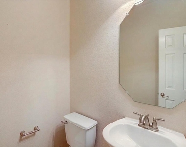 1821 Golden Arrow Ave - Photo Thumbnail 14