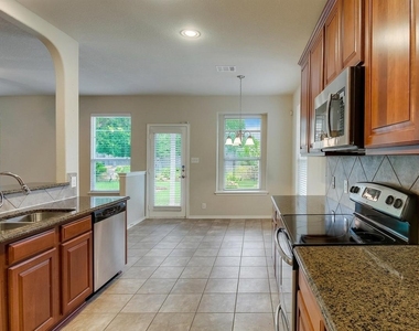 1821 Golden Arrow Ave - Photo Thumbnail 3