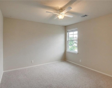 1821 Golden Arrow Ave - Photo Thumbnail 16