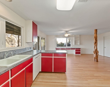3309 Westhill Dr - Photo Thumbnail 4