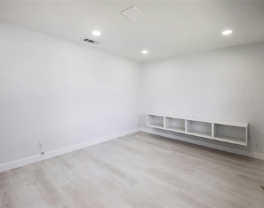 8505a Spearman Dr - Photo Thumbnail 3