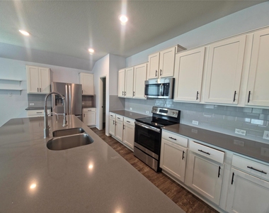 746 Carol Dr - Photo Thumbnail 4