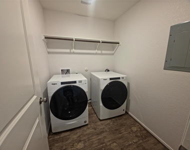 746 Carol Dr - Photo Thumbnail 15