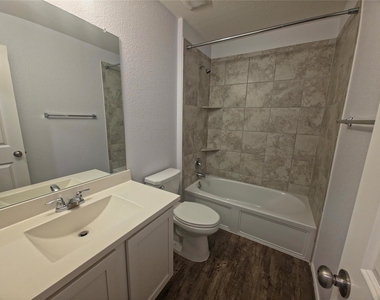746 Carol Dr - Photo Thumbnail 14