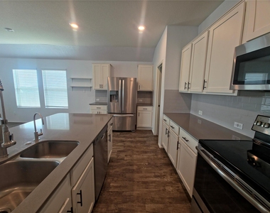 746 Carol Dr - Photo Thumbnail 5