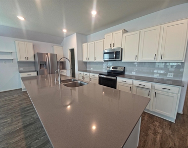 746 Carol Dr - Photo Thumbnail 3