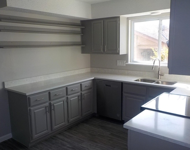 295 Mooring Cir - Photo Thumbnail 14