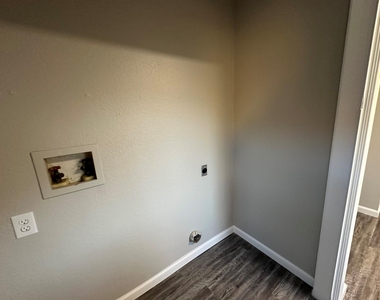 295 Mooring Cir - Photo Thumbnail 16