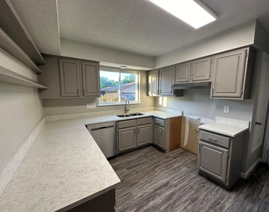 295 Mooring Cir - Photo Thumbnail 11