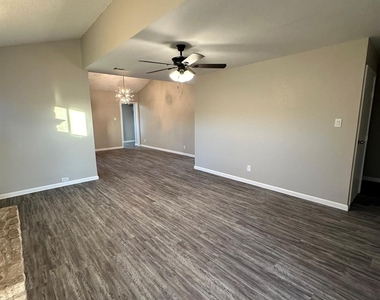 295 Mooring Cir - Photo Thumbnail 7