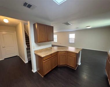 7020 Doyal Dr - Photo Thumbnail 6