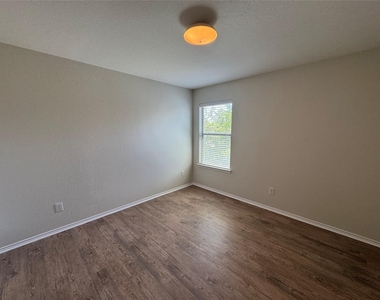 7020 Doyal Dr - Photo Thumbnail 15