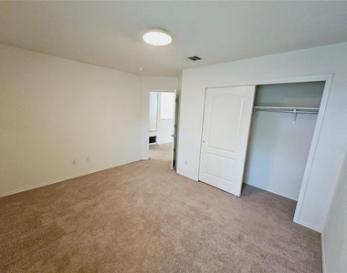 7020 Doyal Dr - Photo Thumbnail 11