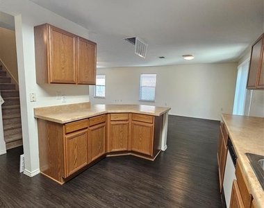 7020 Doyal Dr - Photo Thumbnail 5