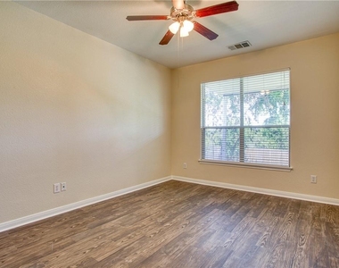 1107 Middle Brook Dr - Photo Thumbnail 15