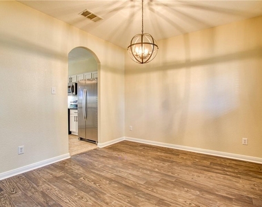1107 Middle Brook Dr - Photo Thumbnail 6