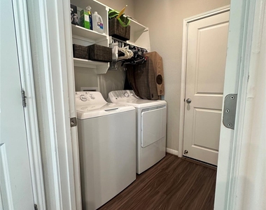 208 Mountain Valley St - Photo Thumbnail 11