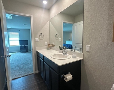208 Mountain Valley St - Photo Thumbnail 19