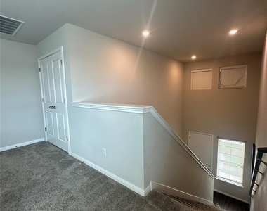 208 Mountain Valley St - Photo Thumbnail 24