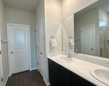 208 Mountain Valley St - Photo Thumbnail 12