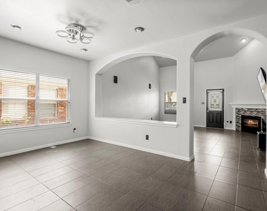 4405 Bandice Ln - Photo Thumbnail 9
