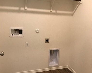 107 Ozark Dr - Photo Thumbnail 7