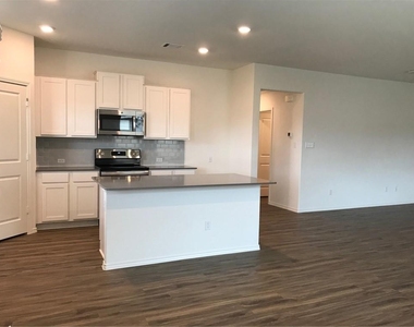 107 Ozark Dr - Photo Thumbnail 5