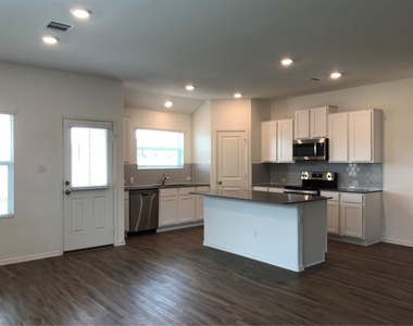107 Ozark Dr - Photo Thumbnail 4