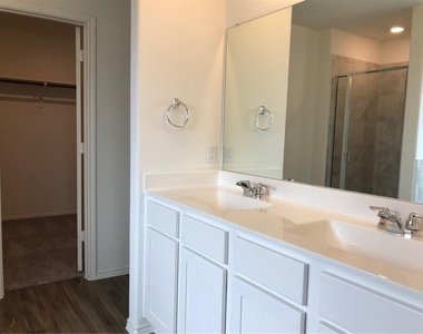 107 Ozark Dr - Photo Thumbnail 10