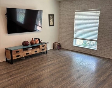 2518 Cockburn Dr - Photo Thumbnail 5
