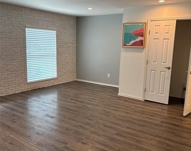 2518 Cockburn Dr - Photo Thumbnail 15